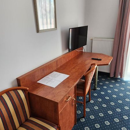 Hotel Hoyers In Pinneberg Prisdorf エクステリア 写真