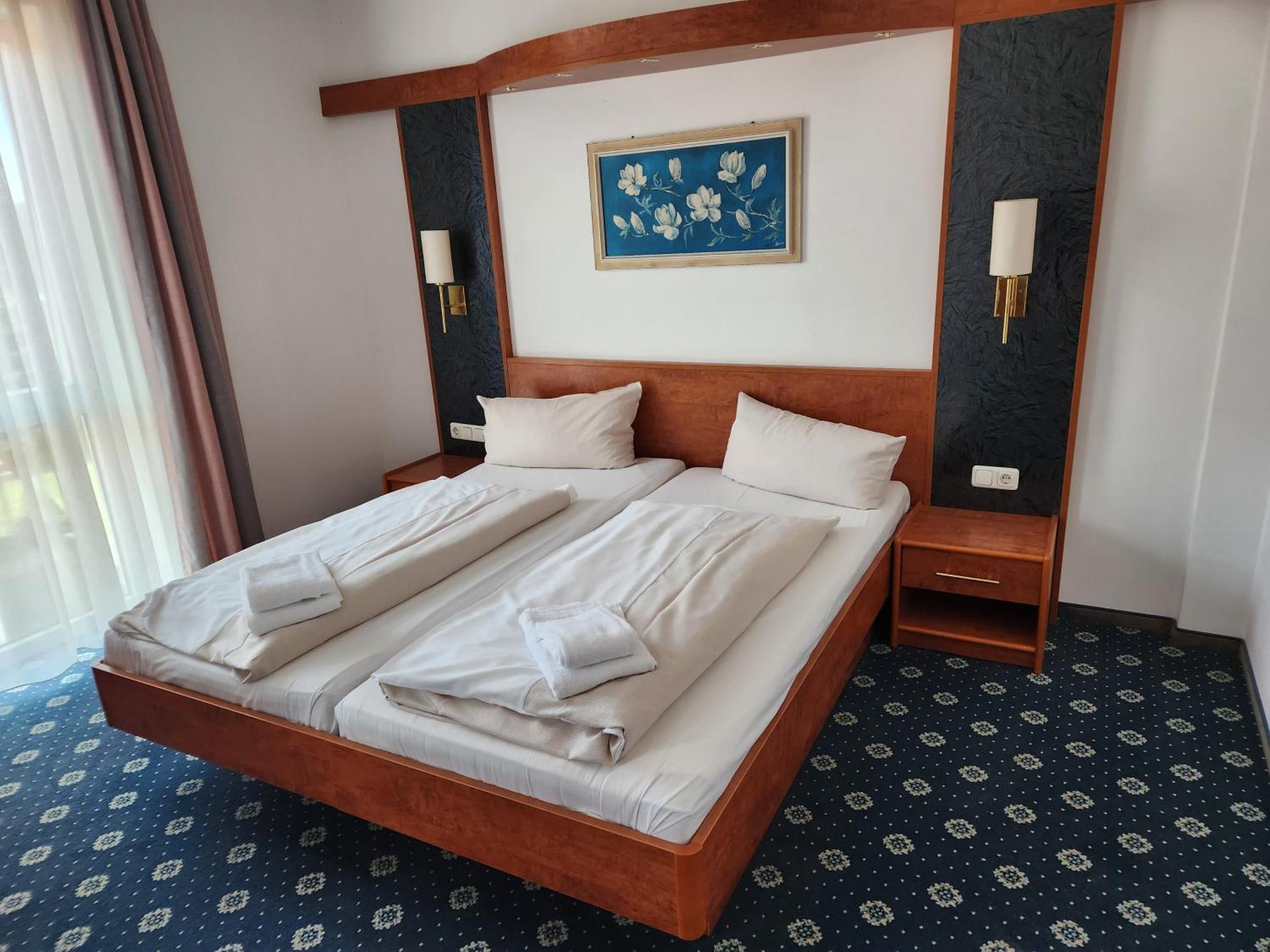 Hotel Hoyers In Pinneberg Prisdorf エクステリア 写真
