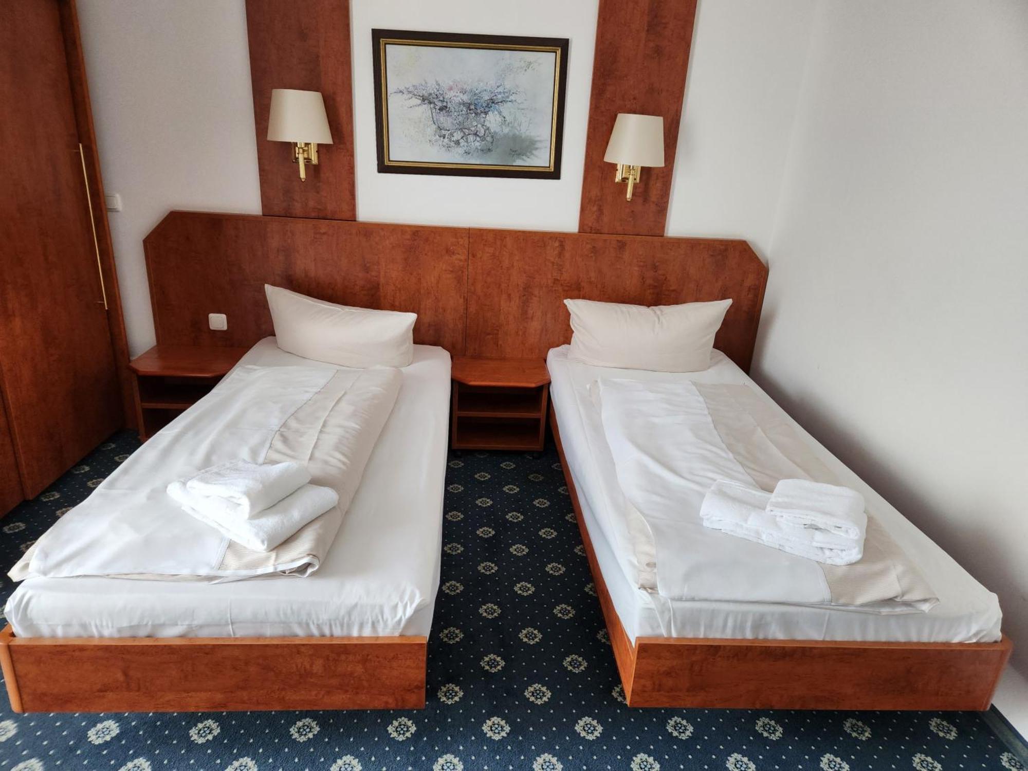 Hotel Hoyers In Pinneberg Prisdorf エクステリア 写真